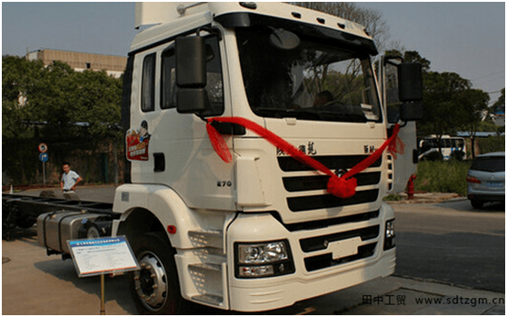 陕汽新M3000 6x2后随动载货车