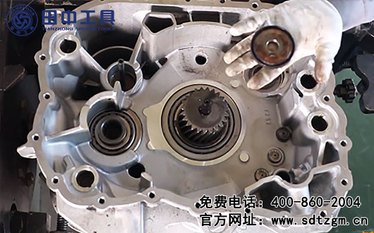 ZF16档变速器拆卸，ZF变速箱维修工具