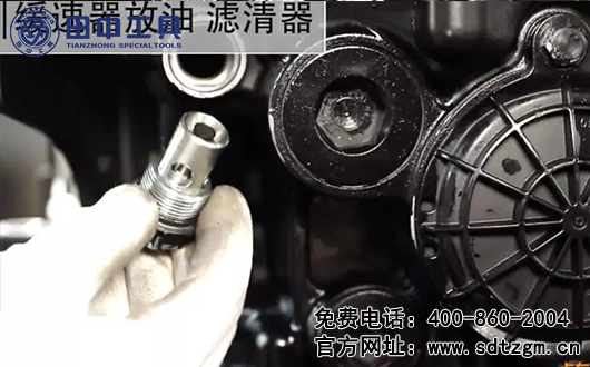 ZF12档变速箱拆卸